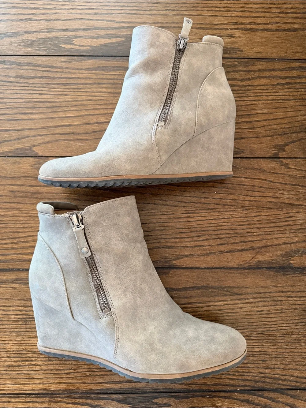 SOUL Naturalizer Gray Suede Wedge Ankle Boots with Side Zip